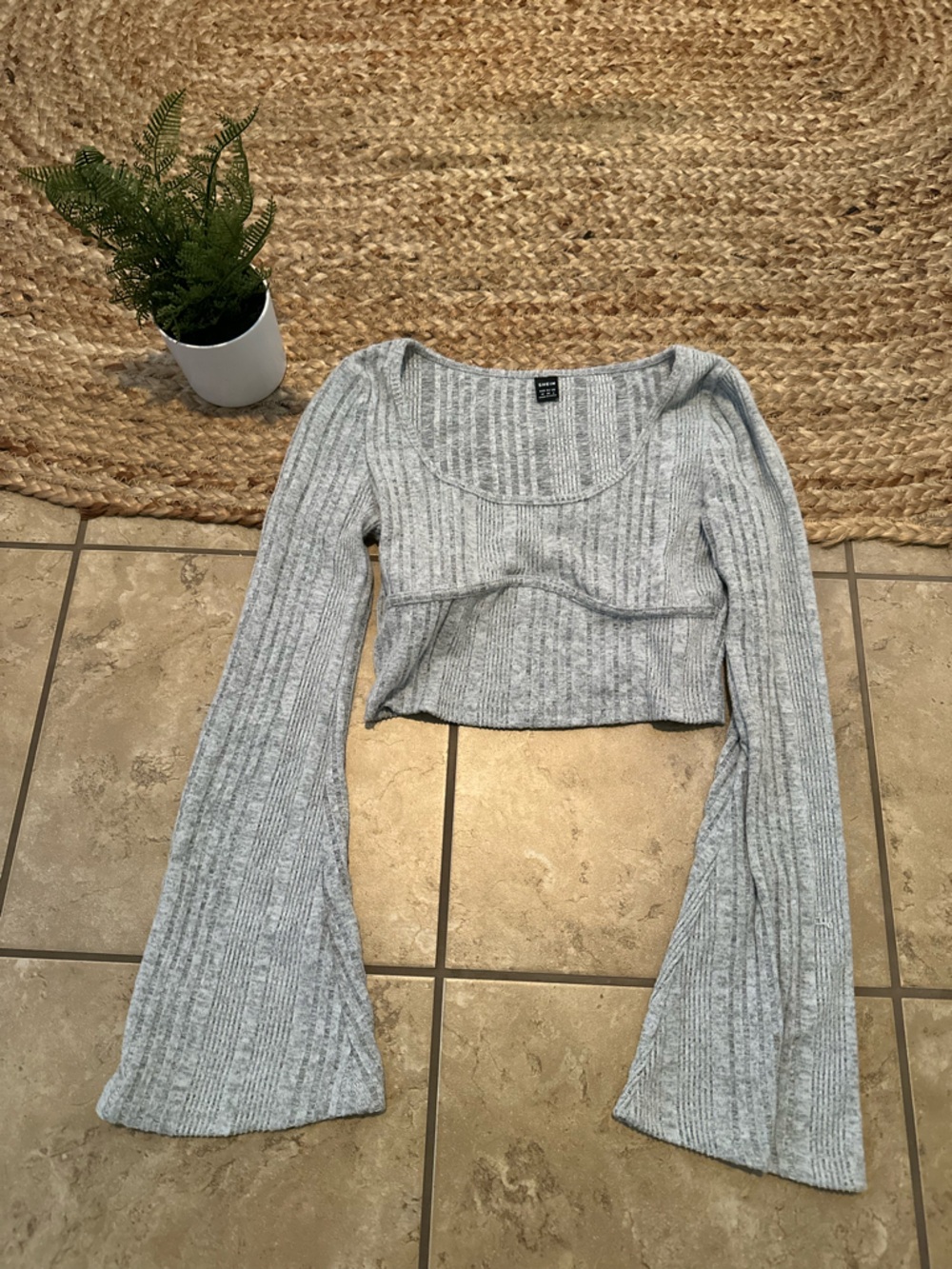 WIDE SLEEVE CROP SWEATER